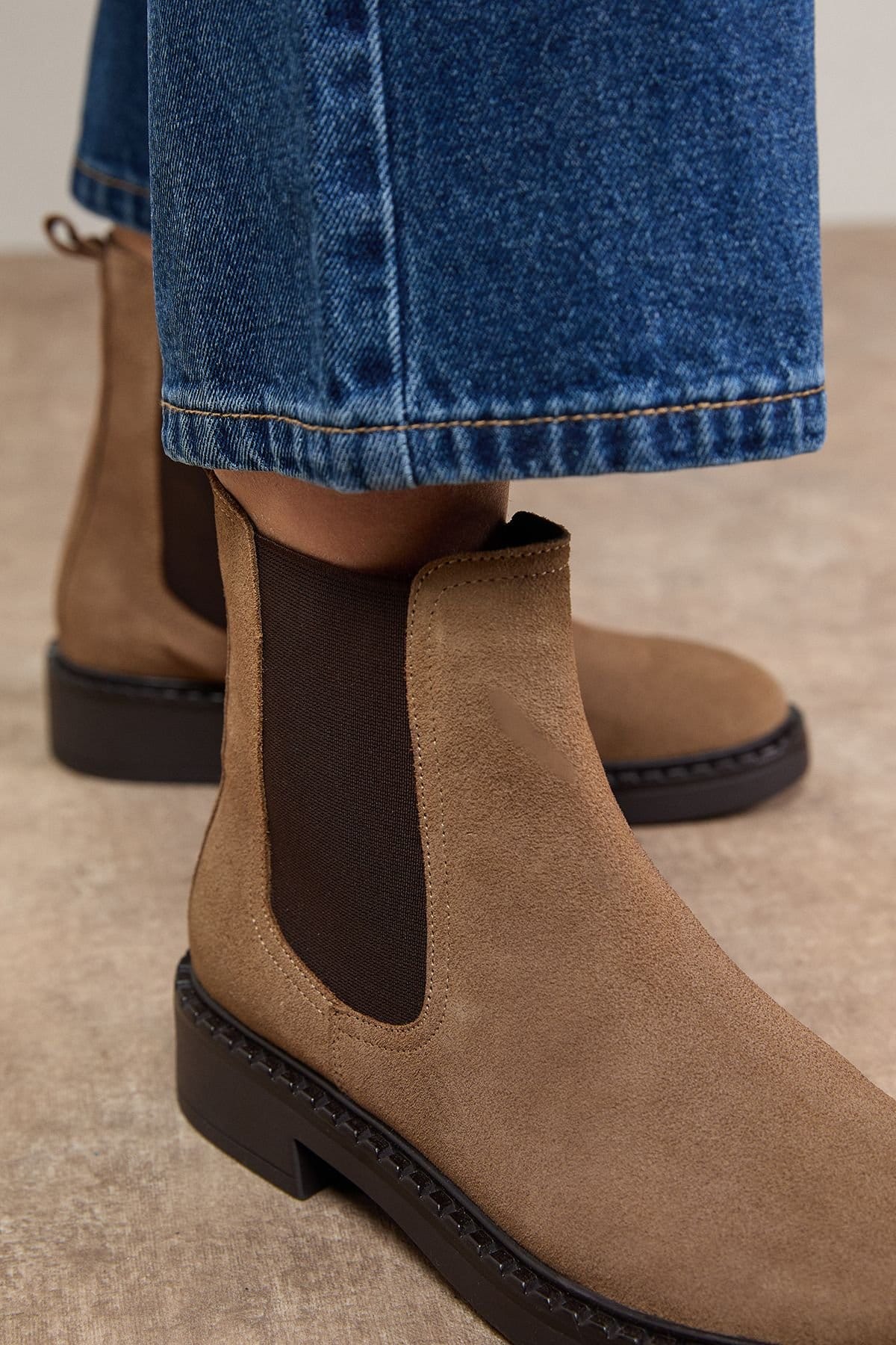 Oasis Oasis Women's Betty Real Suede Chunky Chelsea Boots in Taupe - 4