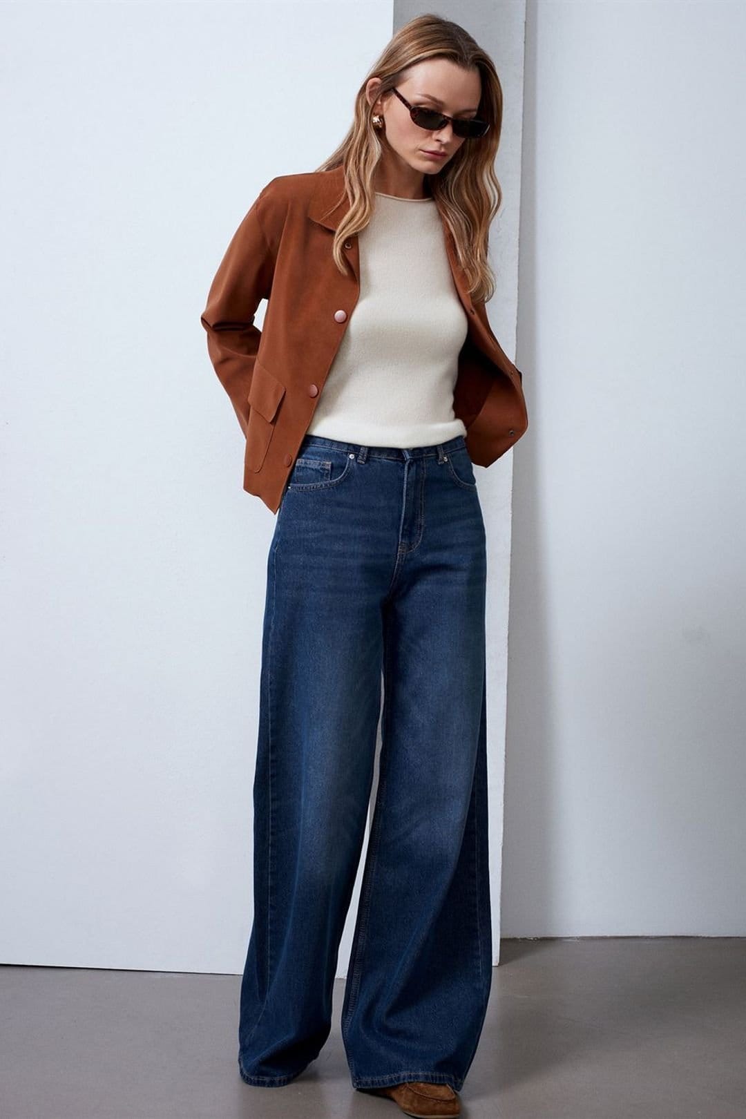 Dilvin Dilvin Women's Women's Crop Faux Suede Jacket in Brown - 4