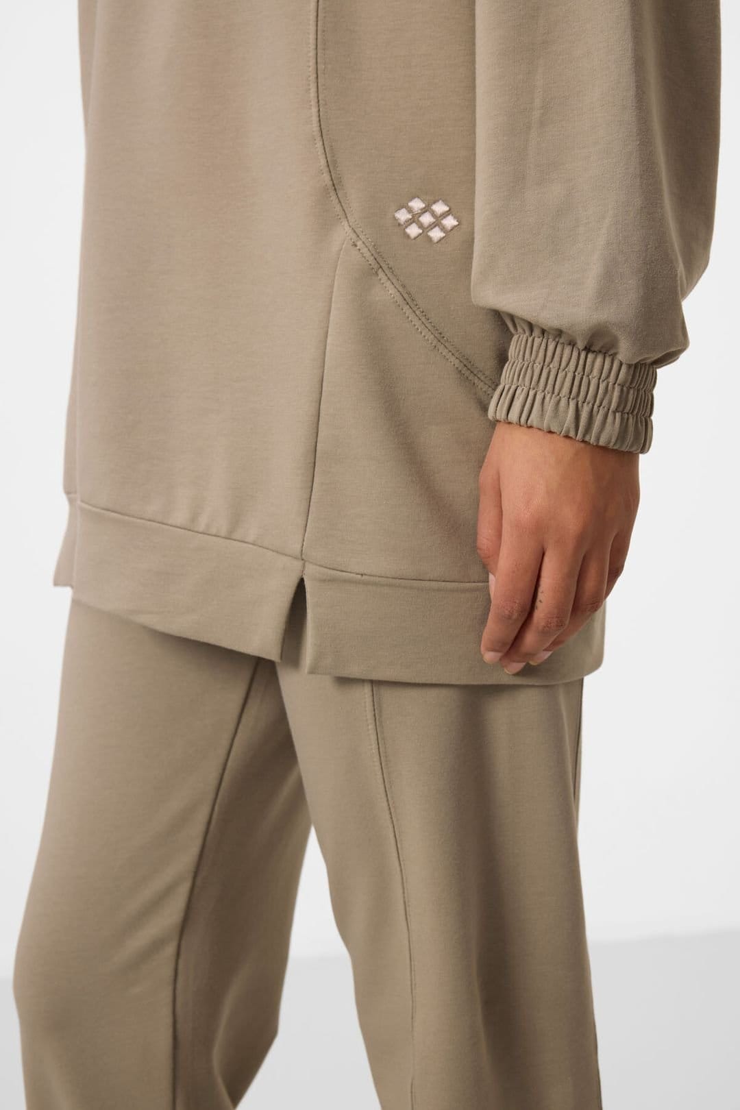 Tommy Life Tommy Life Women's Oversized Fleece Sweatshirt & Pants Set in Stone - 4
