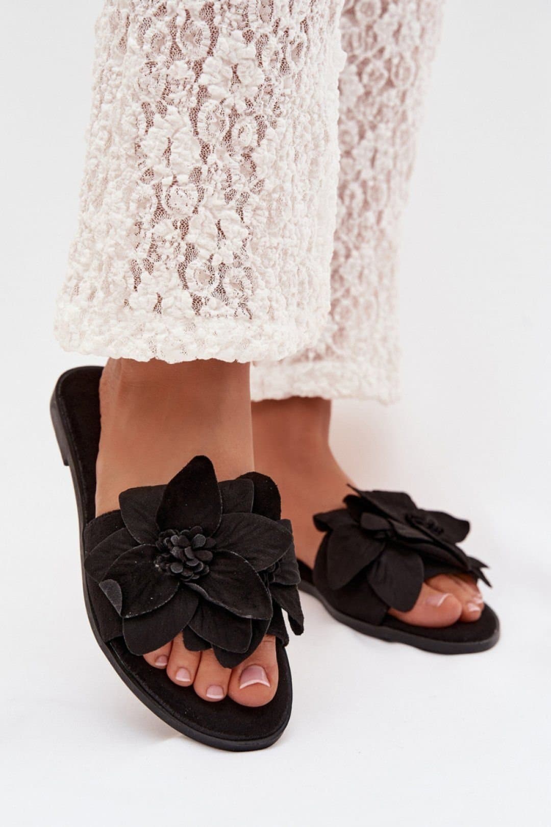 Love Lace Love Lace Women's Suede Flower Strap Flat Sandals for Everyday Comfort Summer in Black