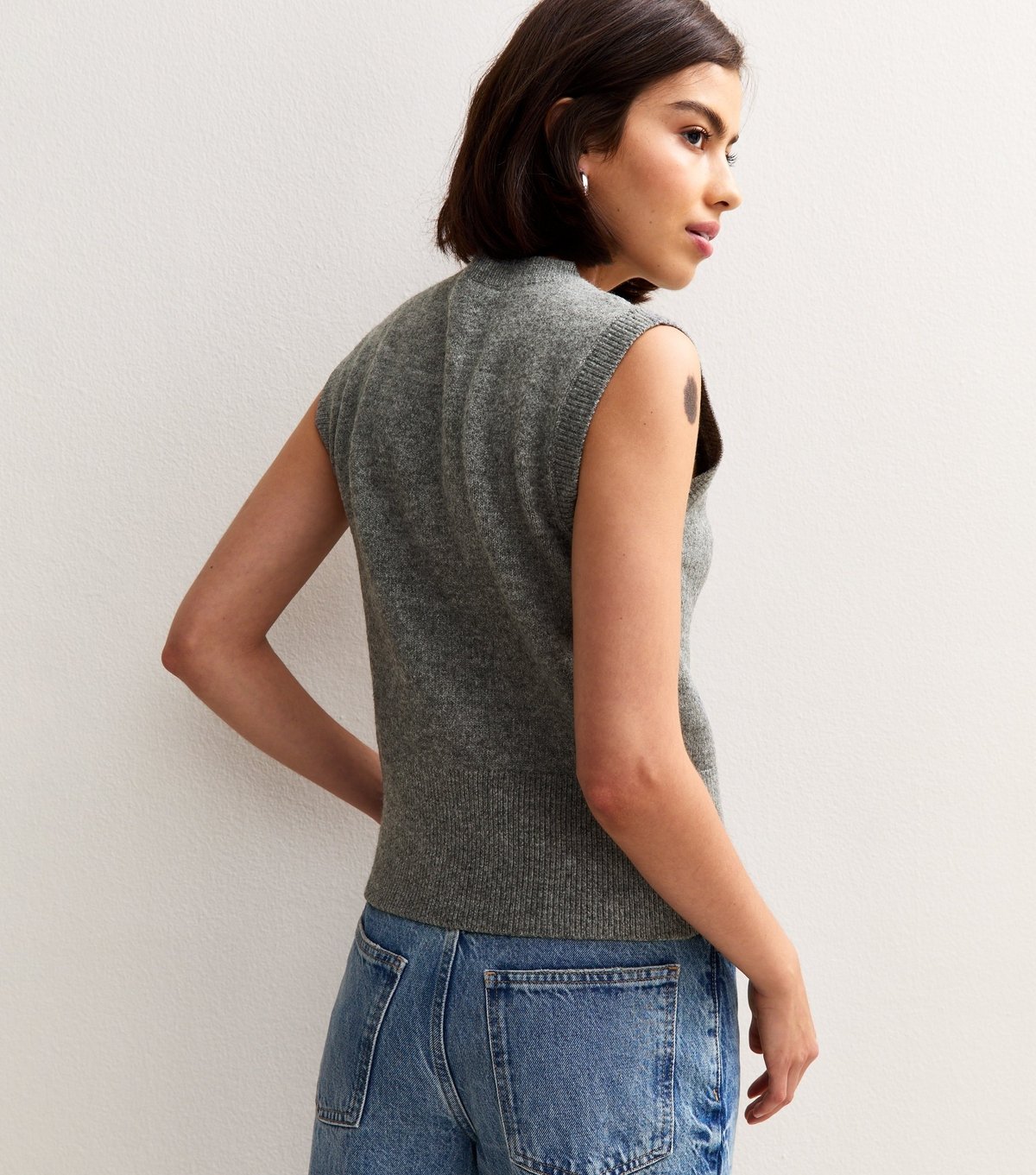 New Look Women's Grey Crew Neck Contrast Button Knit Waistcoat New Look - 4