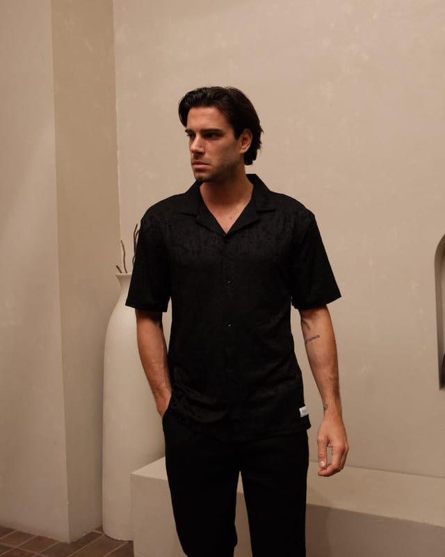 Walker & Hunt Walker & Hunt Men's Oversized 'Serenity' Shirt in Black - 2