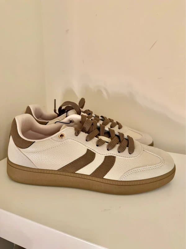 New Look Brand new Light Brown Pebbled Faux Leather Contrast Stripe Panelled Trainers
