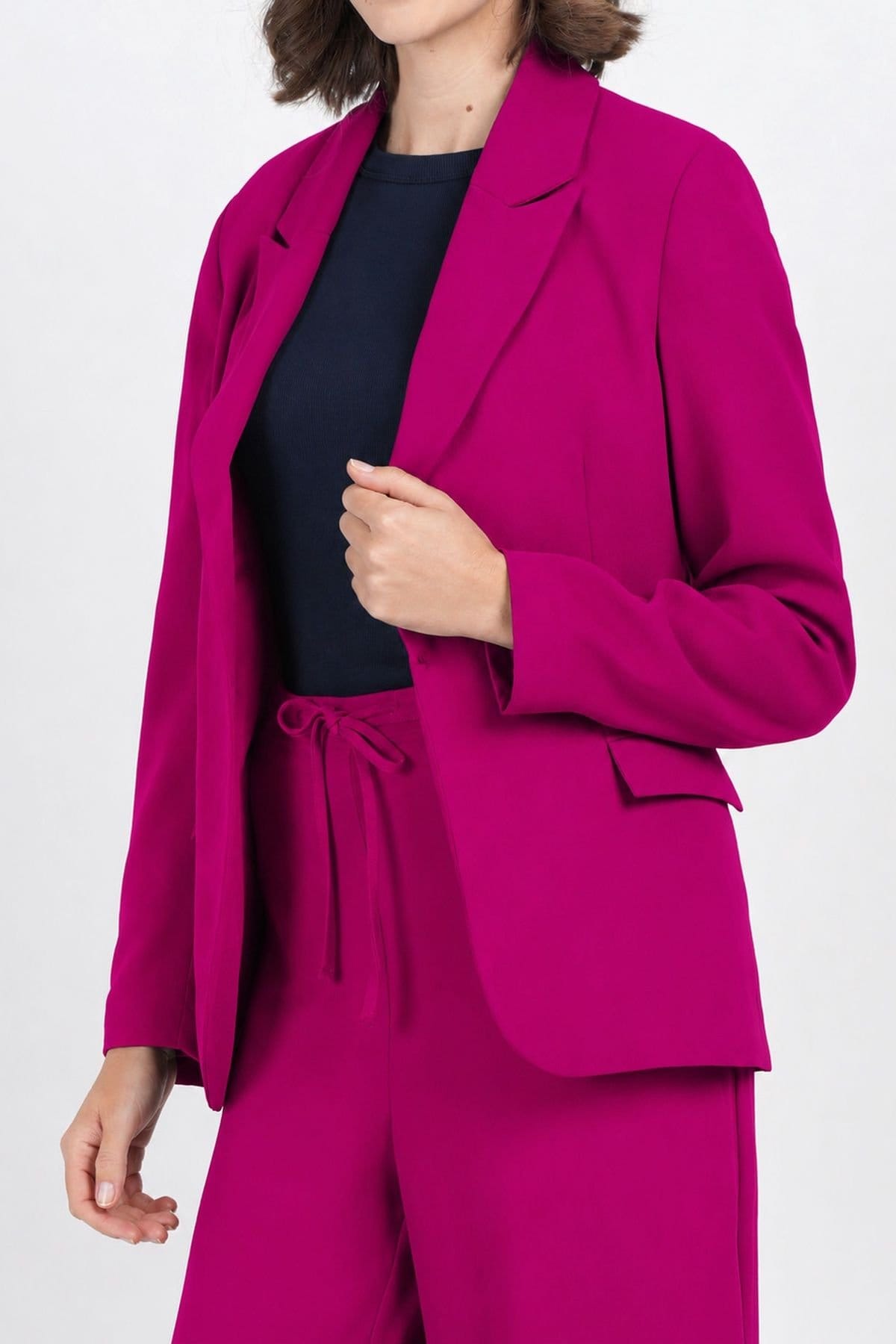 Kettlewell Kettlewell Women's Soft Tailored Blazer in Fuchsia - 4