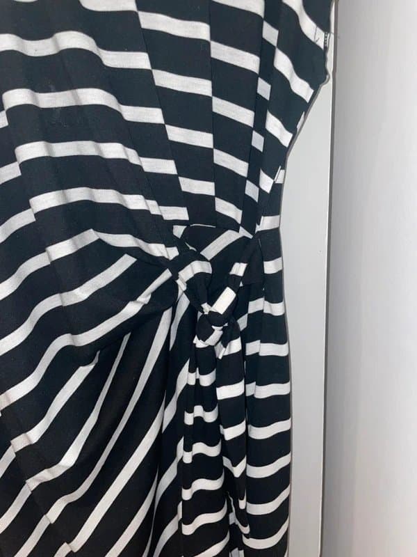 No Label Gorgeous boutique classy black and white striped midi dress womens fashion size 12 - 14