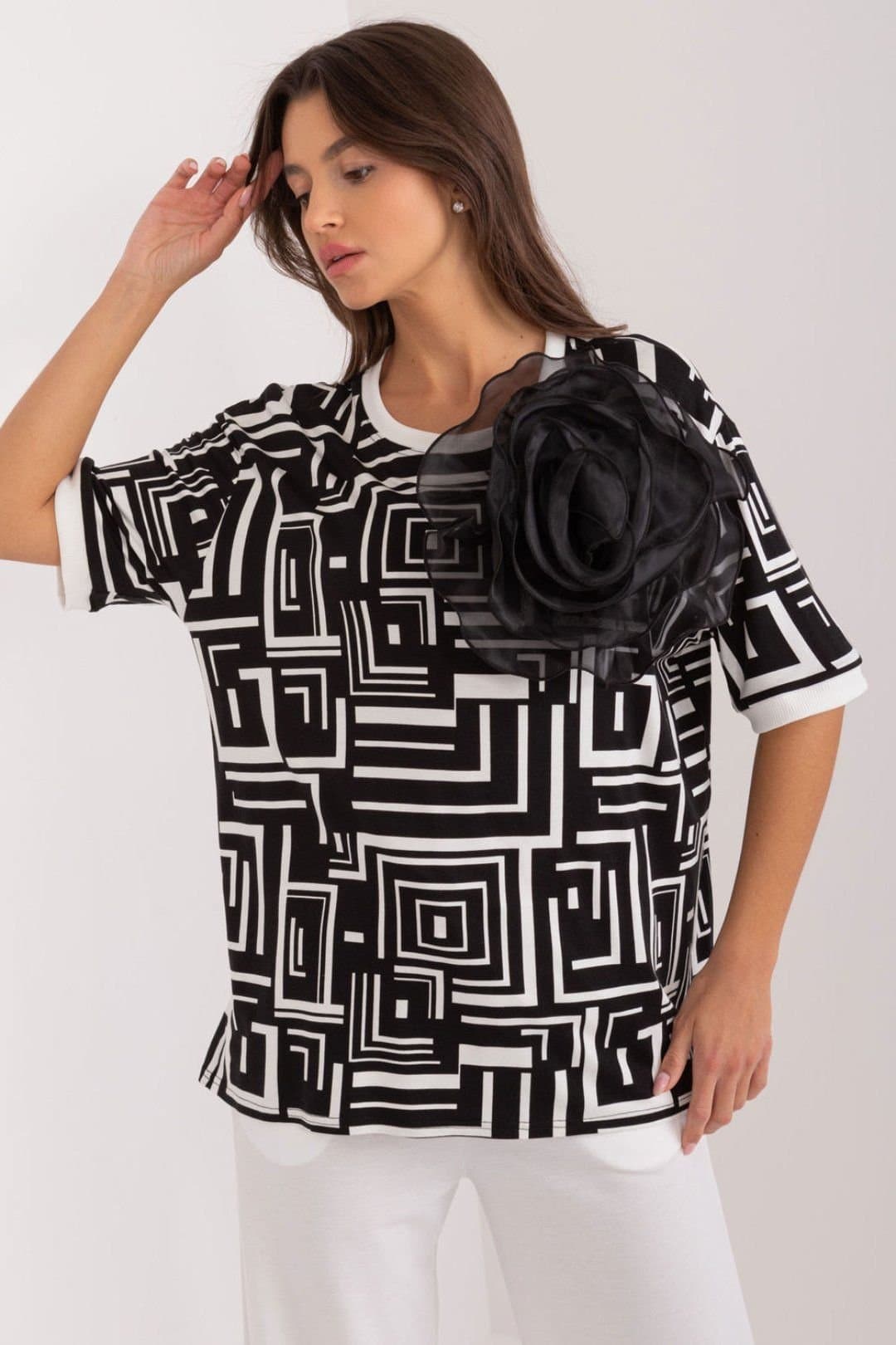 Love Lace Love Lace Women's Geometric Brooch Everyday Blouse in Black