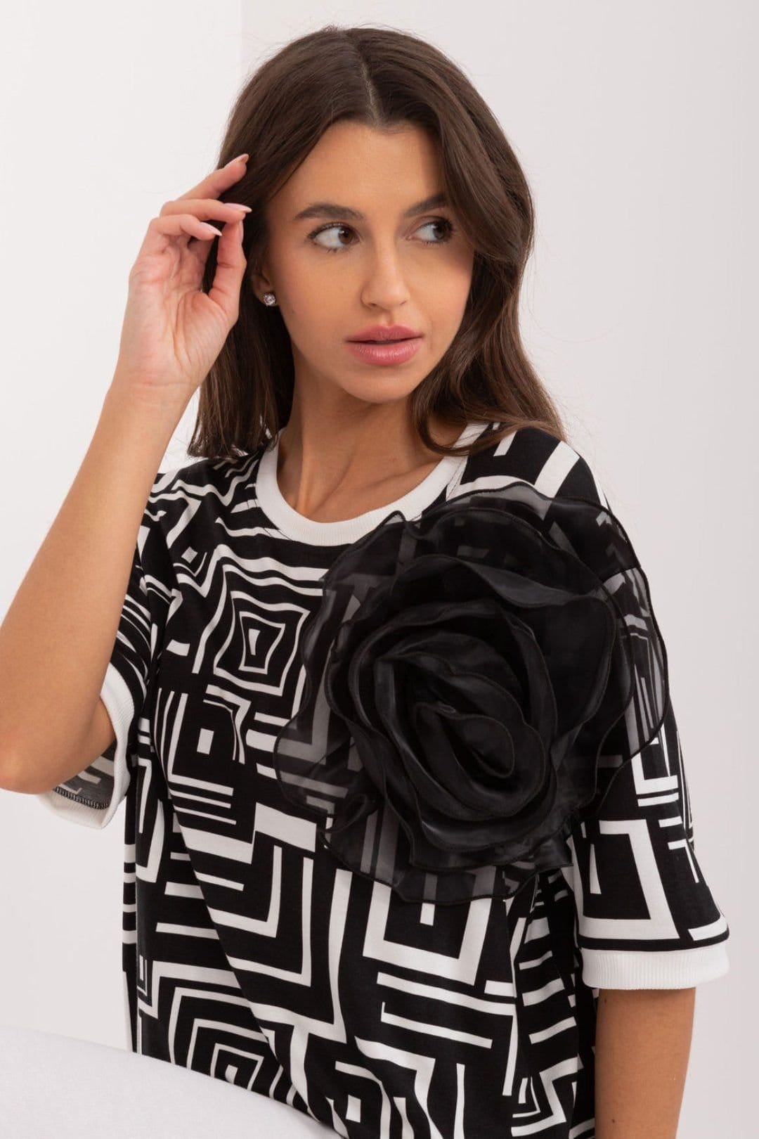 Love Lace Love Lace Women's Geometric Brooch Everyday Blouse in Black - 4