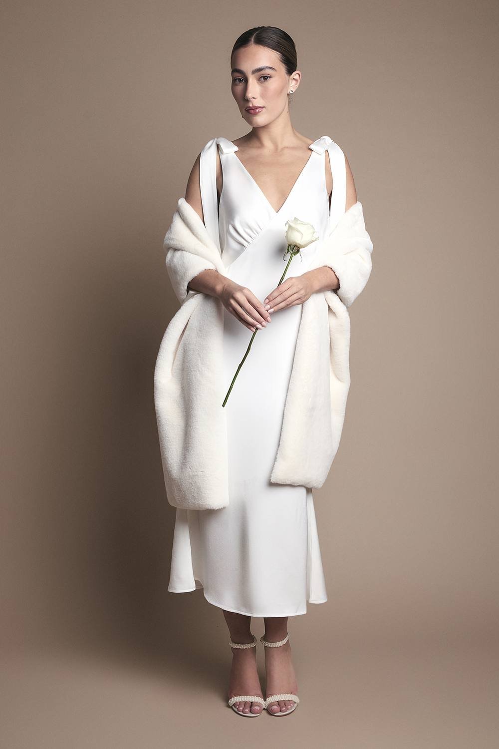 Coast Coast Women's Ivory Faux Fur Wrap Shawl - 2