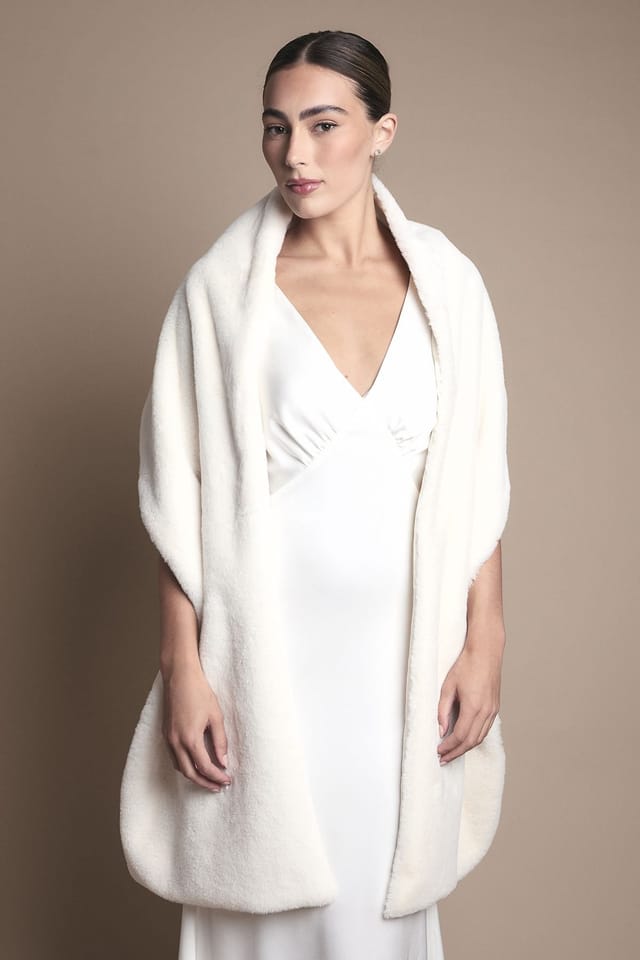 Coast Coast Women's Ivory Faux Fur Wrap Shawl - 3