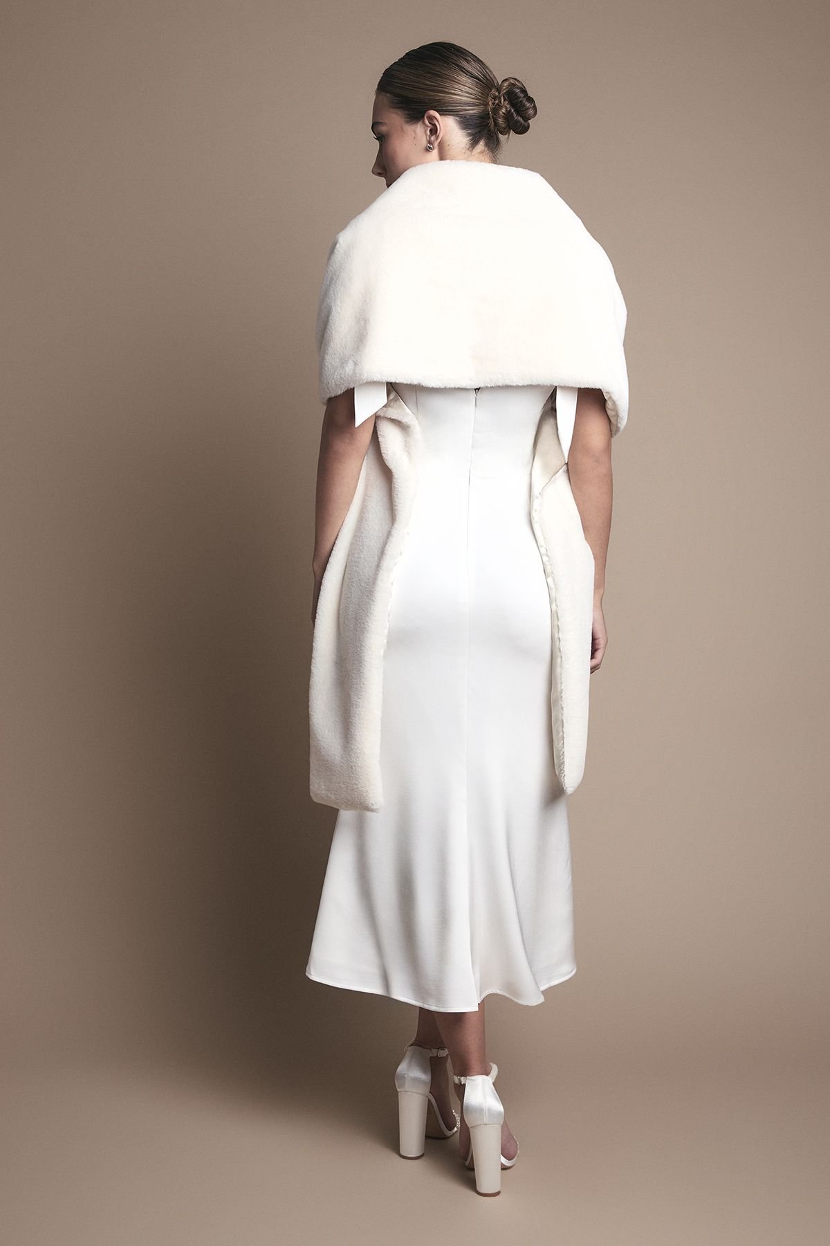 Coast Coast Women's Ivory Faux Fur Wrap Shawl - 4