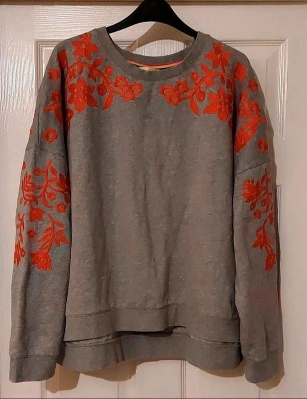 Boden Boden Grey Embroidered Sweatshirt- size XL (20/22)