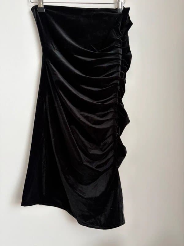 Bershka Bershka faux velvet valour sleeveless ruched boning detail dress🖤