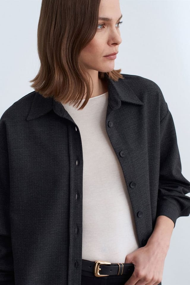 Dilvin Dilvin Women's Oversized Long-sleeve Micro-pattern Shirt in Charcoal - 3