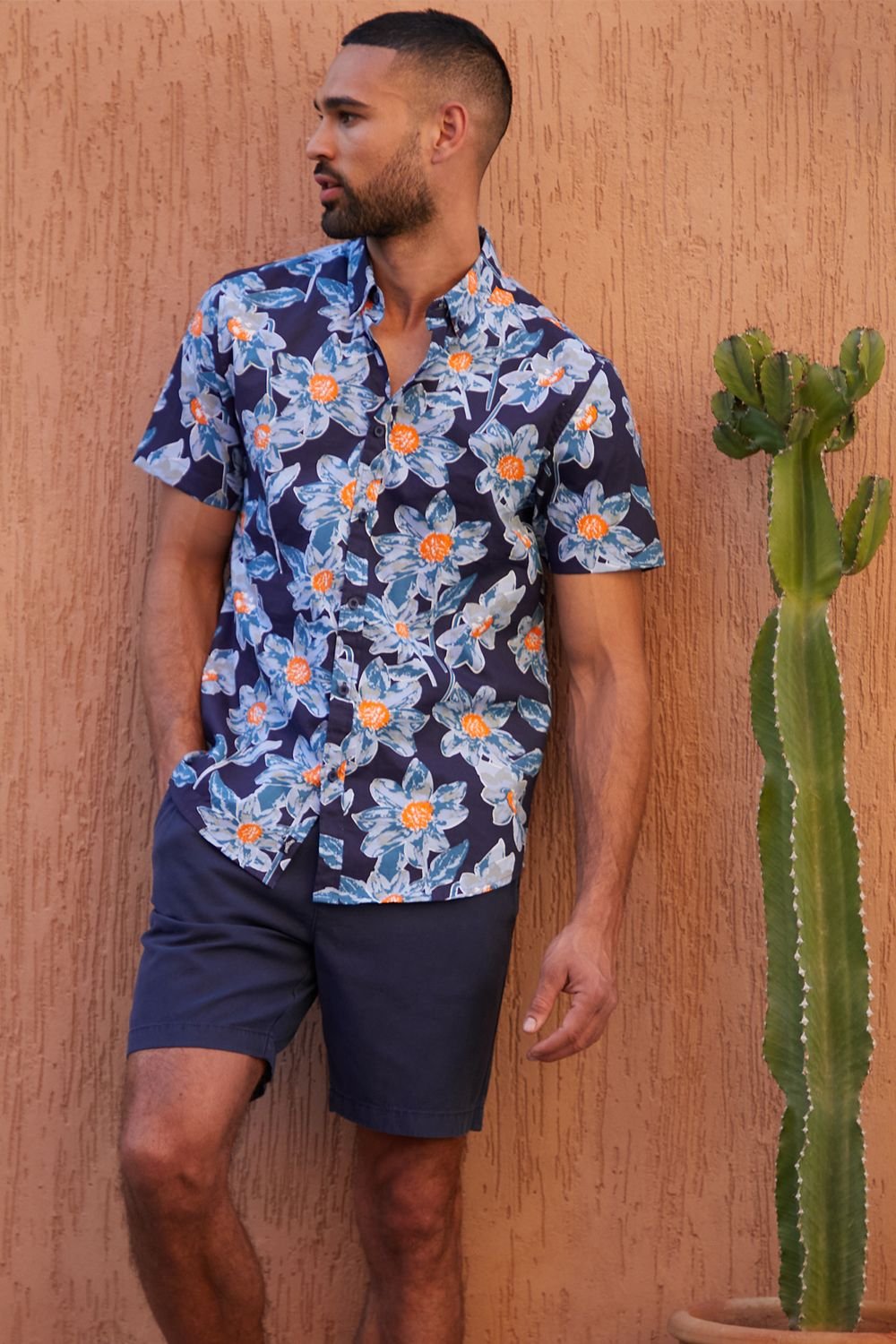 Threadbare Threadbare Men's 'Bellis' Cotton Tropical Print Short Sleeve Shirt in Navy - 2
