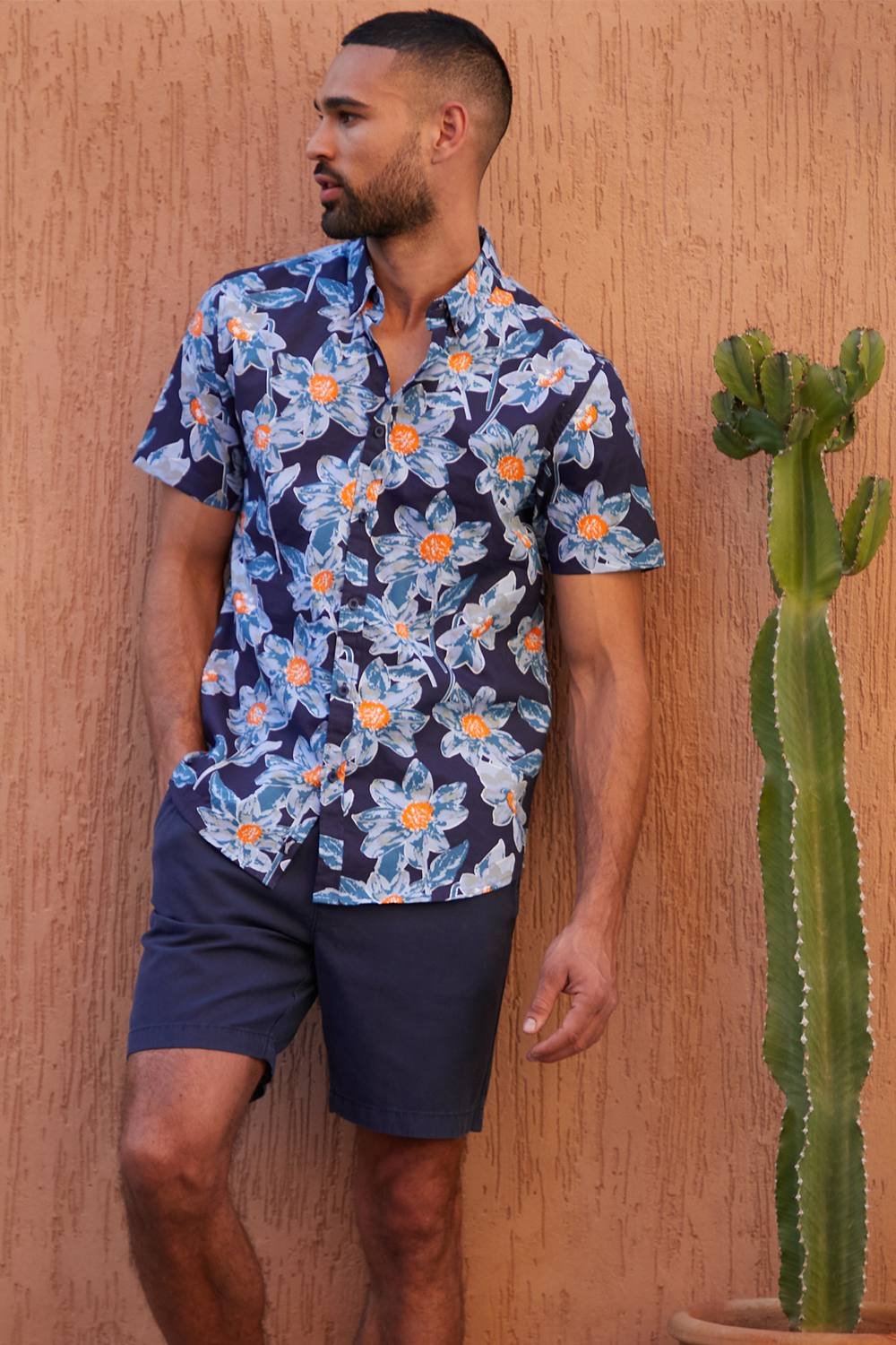 Threadbare Threadbare Men's 'Bellis' Cotton Tropical Print Short Sleeve Shirt in Navy - 3