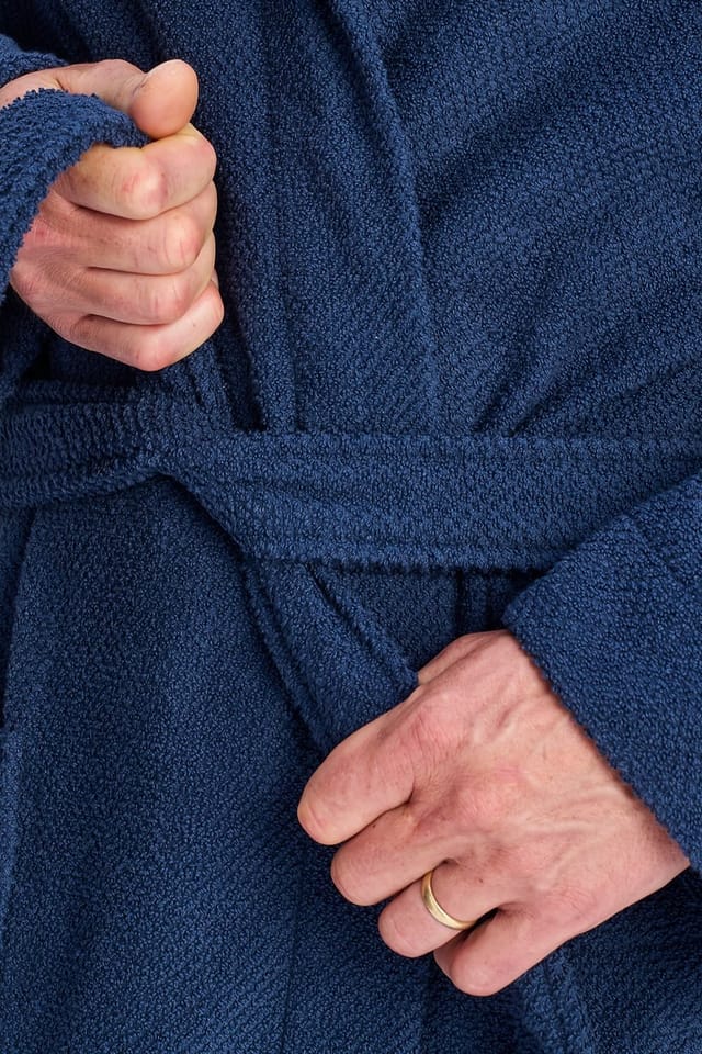 Christy CHRISTY Men's 'Brixton' 100% Cotton Textured Hooded Bath Robe in Midnight - 3