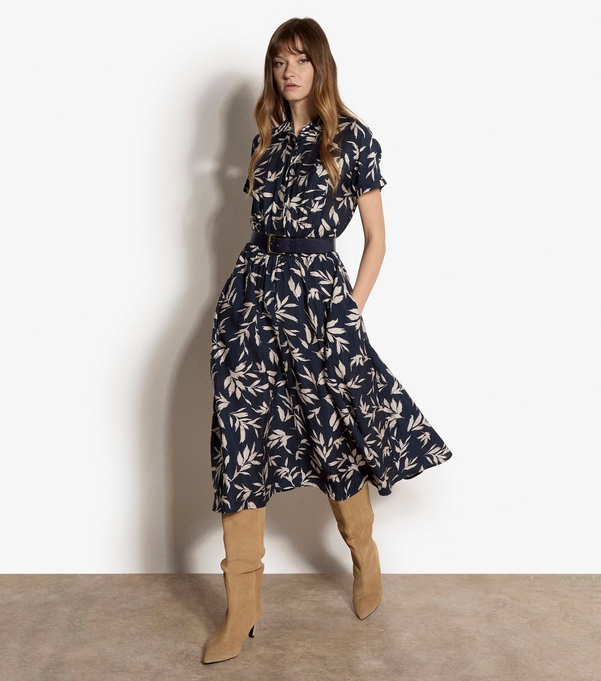 Apricot Women's Navy Textured Leaf Print Midi Dress Apricot New Look - 2