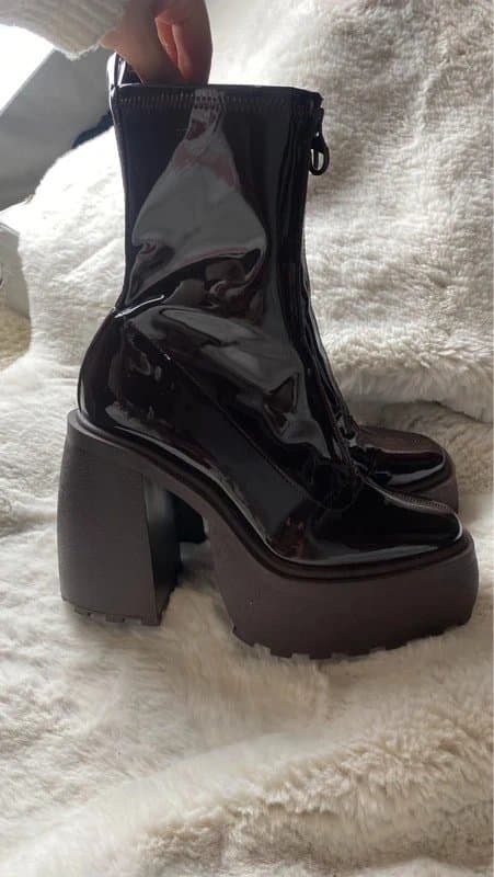Bershka Final discount | Bershka chuncky dark burgundy boots heels | size 38