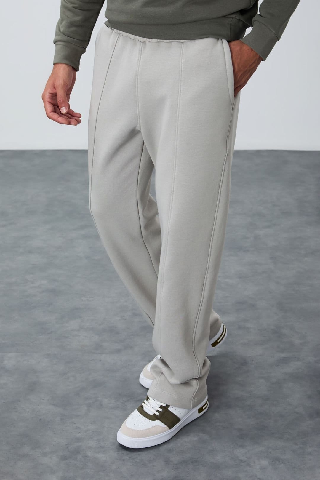 Tommy Life Tommy Life Men's Regular Fit Cotton-Polyester Sweatpants in Light Grey - 4