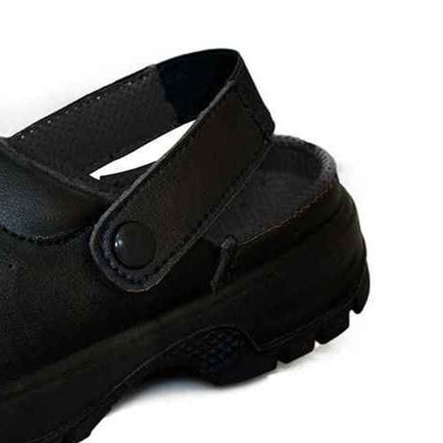 Comfort Grip Comfort Grip Men's Press Stud Strap Clogs in Black - 2