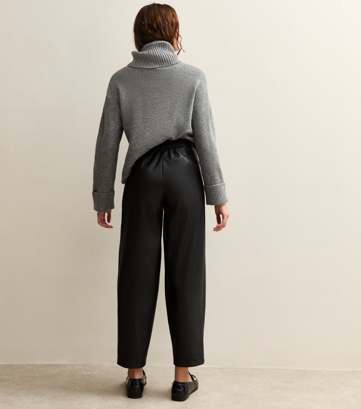 New Look Women's Black Faux Leather Barrel Leg Trousers New Look - 4