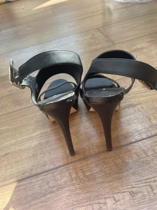 New Look Black platform HIGH Heel, see 7