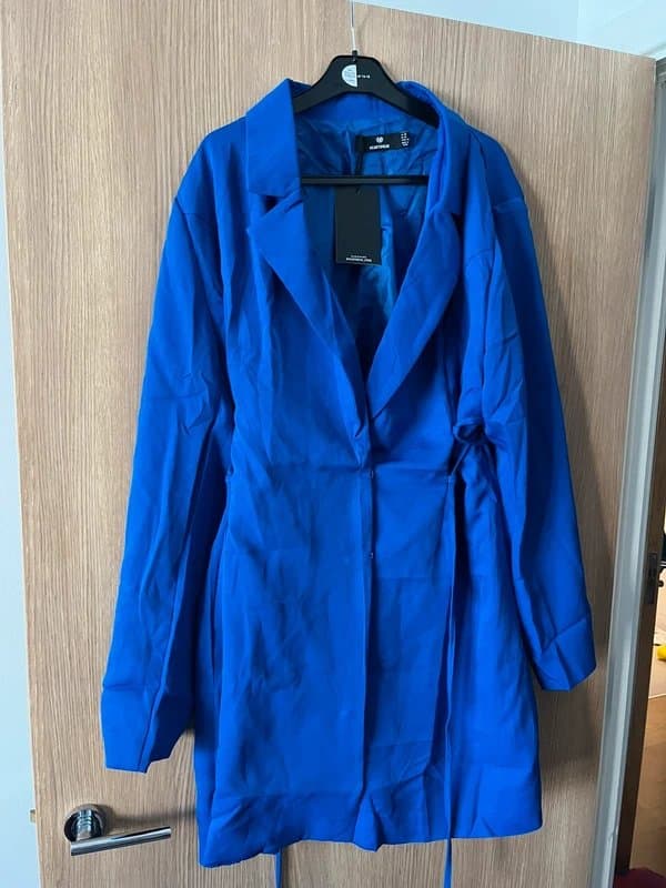 Heartbreak Gorgeous BNWT blazer in royal blue size 20 from heartbreak