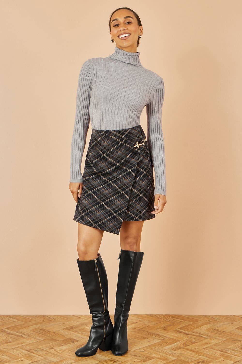 Yumi Yumi Women's Black Check Wrap Skirt With Buckle