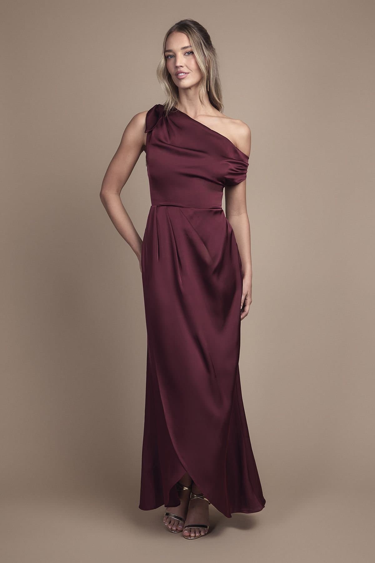 Coast Coast Women's Fallen Shoulder Bow Detail Bridesmaid Maxi Dress in Malbec