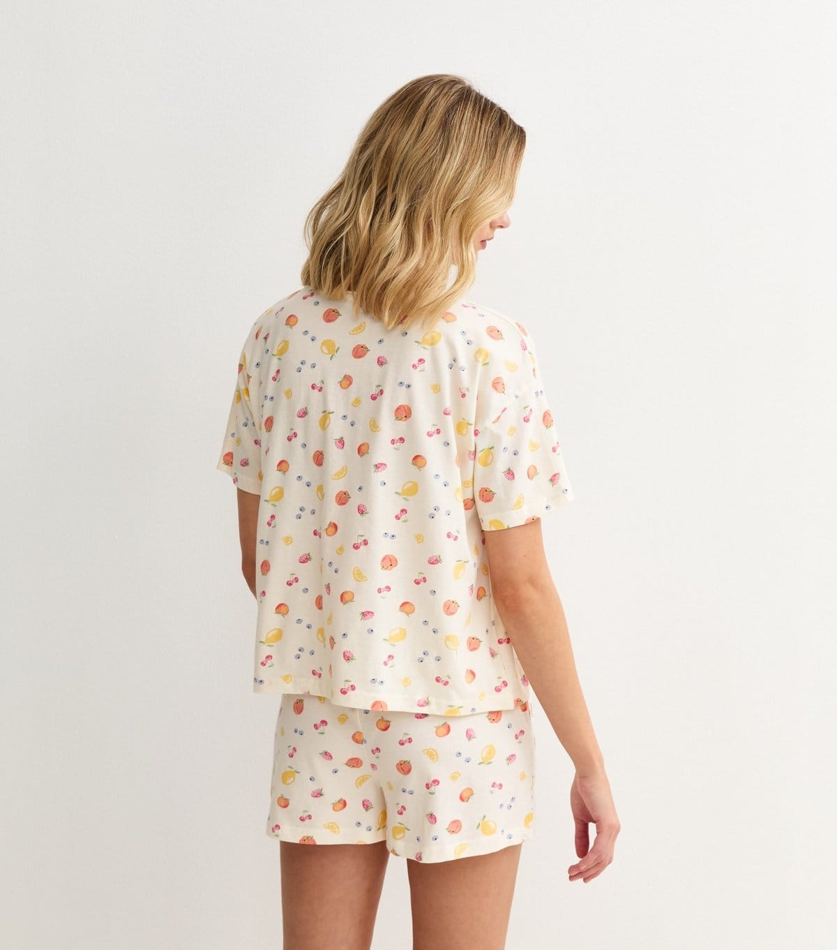 New Look Women's White Fruit Print T-Shirt and Shorts Pyjama Set New Look - 4