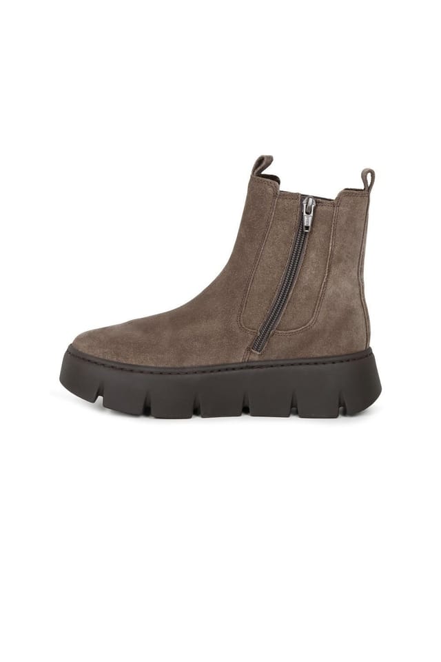 Gabor Gabor Women's 'Custom' Chelsea Boots in Light Brown - 2