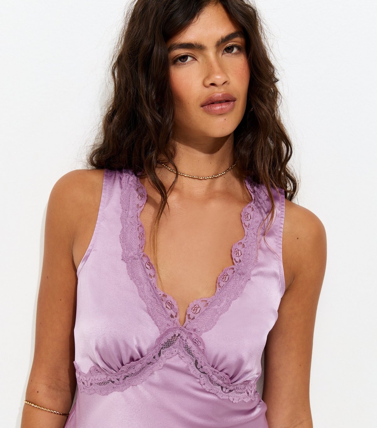 New Look Women's Lilac Satin Lace Trimmed V-Neck Midi Dress New Look - 2