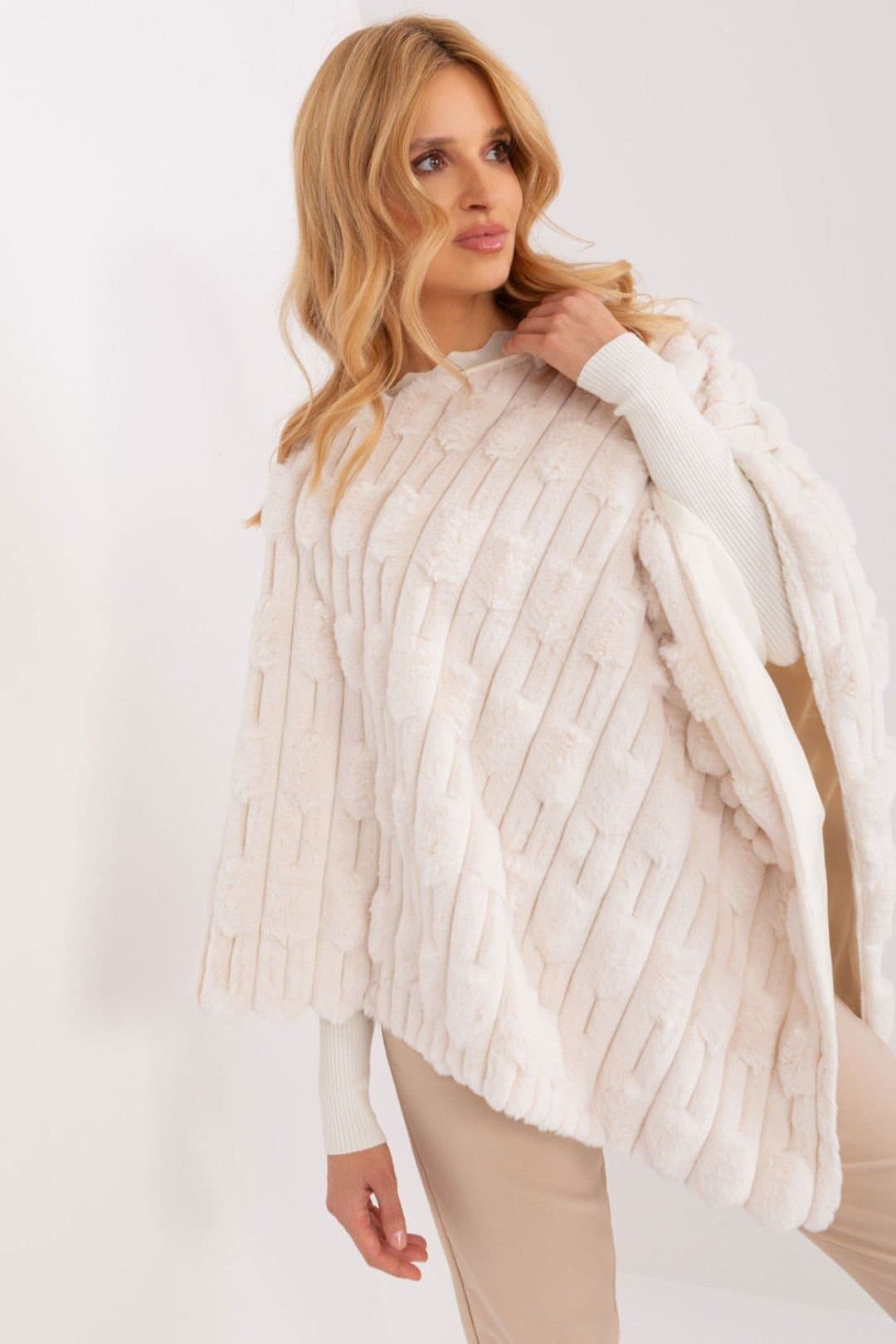 Love Lace Love Lace Women's Casual Textured Lined Polyester Poncho in Beige