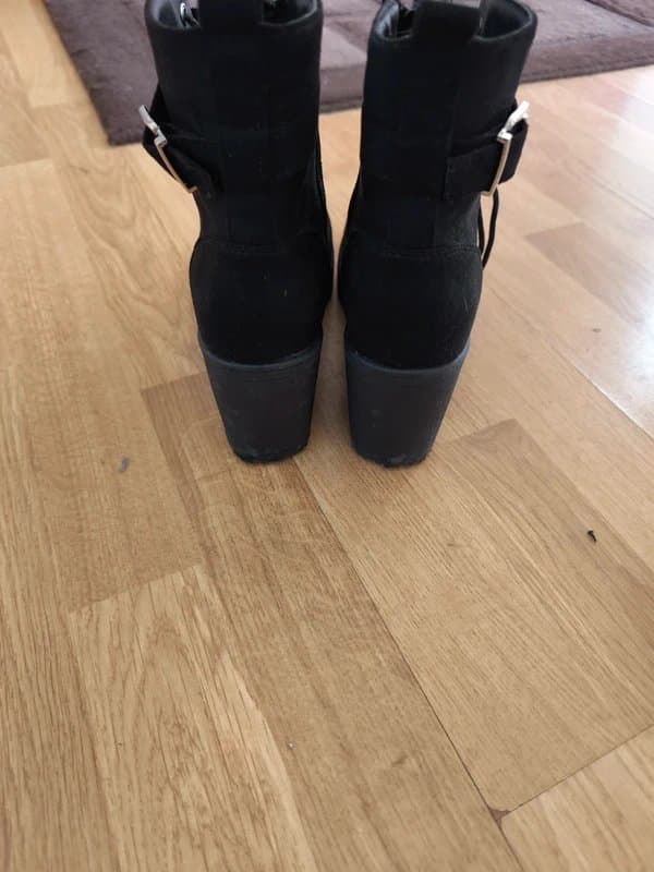ASOS Black Heeled Lace-Up Ankle Boots – UK 6 – Chunky Heel