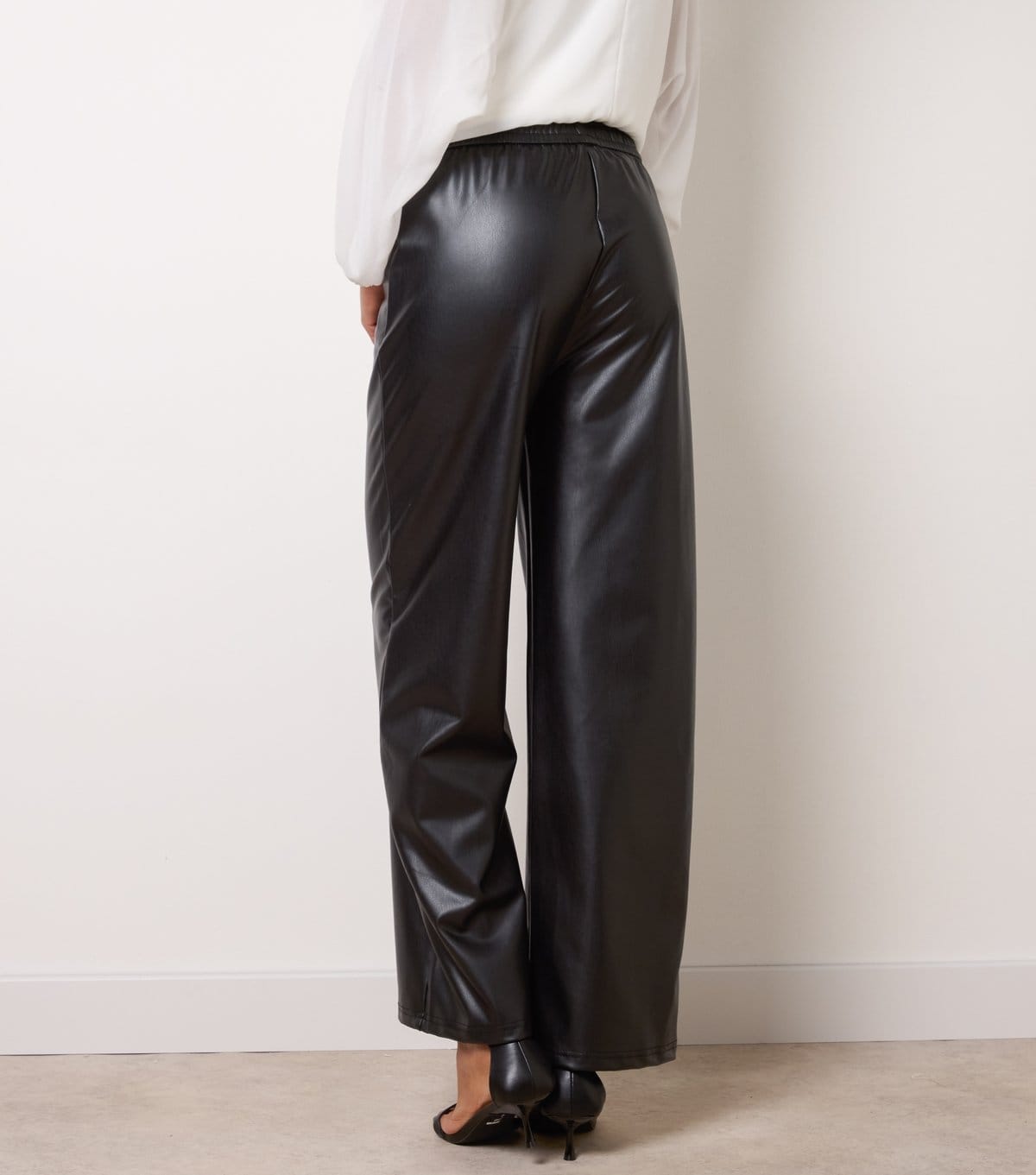 Blue Vanilla Women's Black Faux Leather Wide Leg Trousers Blue Vanilla New Look - 4