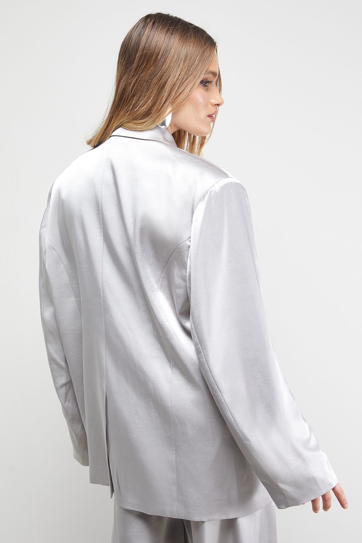 Warehouse Warehouse Women's Oversized High Shine Satin Blazer Co-ord in Silver - 3