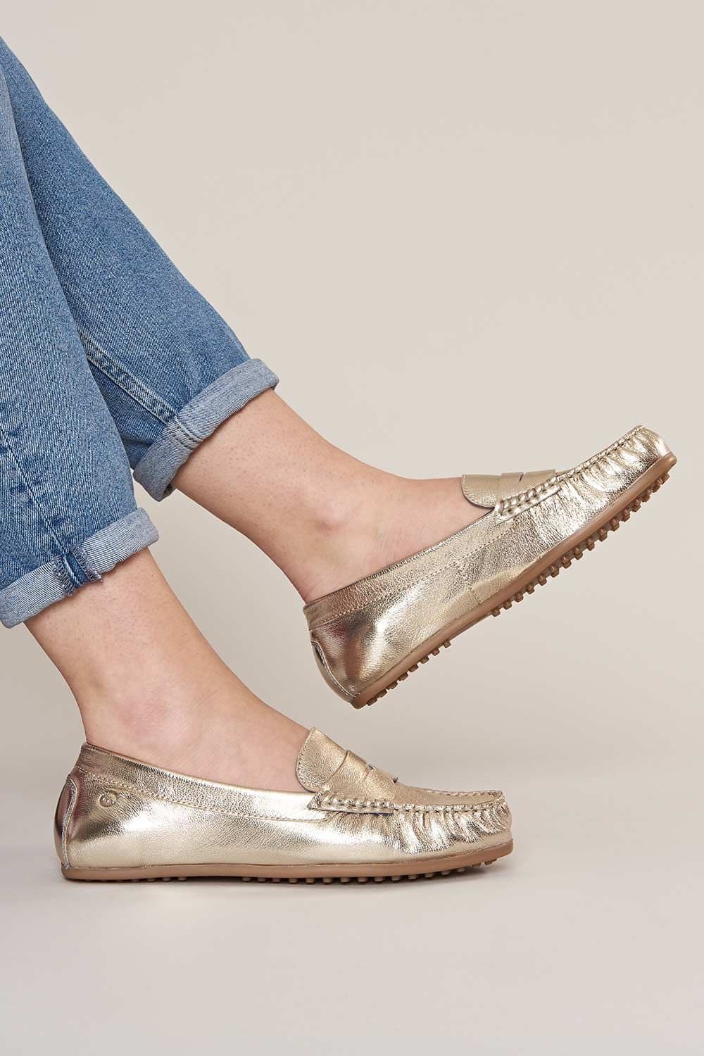 Moshulu Moshulu Women's Metallic Gold Leather Moccasins