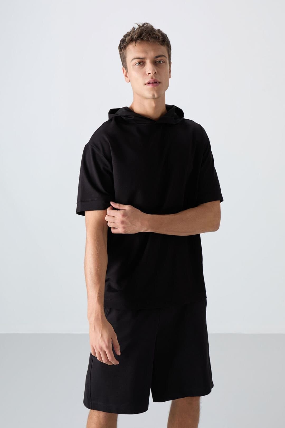 Tommy Life Tommy Life Men's Oversized Hooded Short-Sleeve T-Shirt in Black