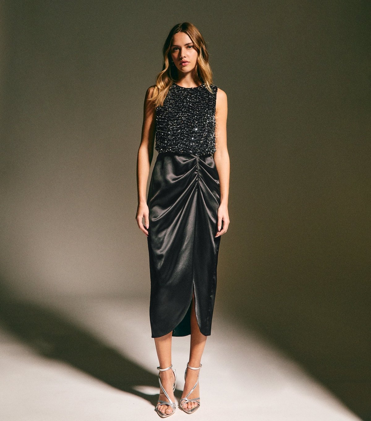 New Look Women's Black and Silver Sequin 2 in 1 Midi Dress New Look - 3