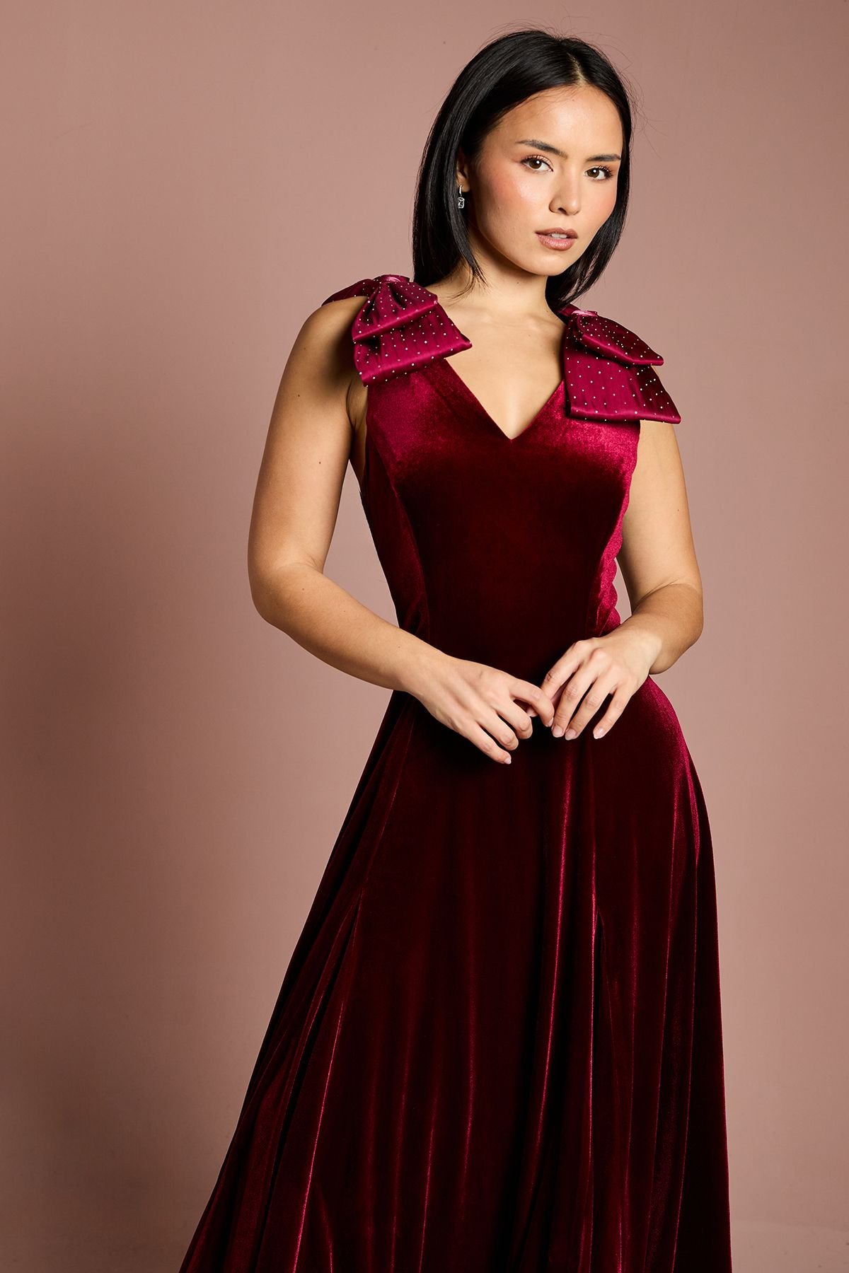 Coast Coast Women's Petite Hotfix Bow Shoulder Velvet Midi Dress in Wine - 4
