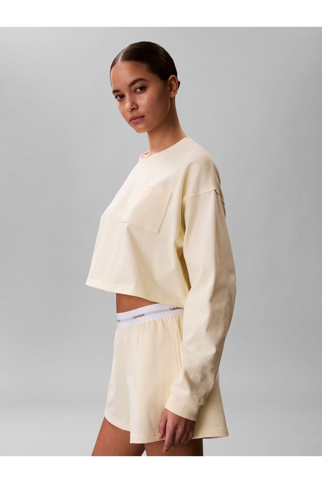 Calvin Klein Calvin Klein Women's Logo Jersey LS Crop Sweat Pear Sorbet in Yellow - 4