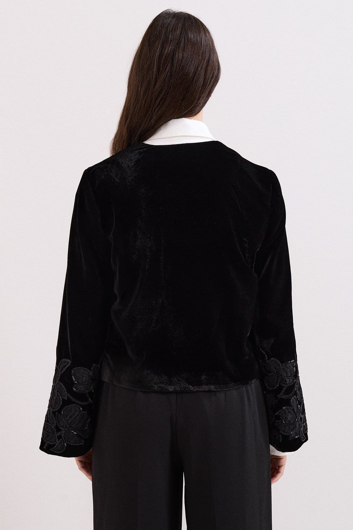 Phase Eight Phase Eight Women's Eloise Velvet Jacket in Black - 4