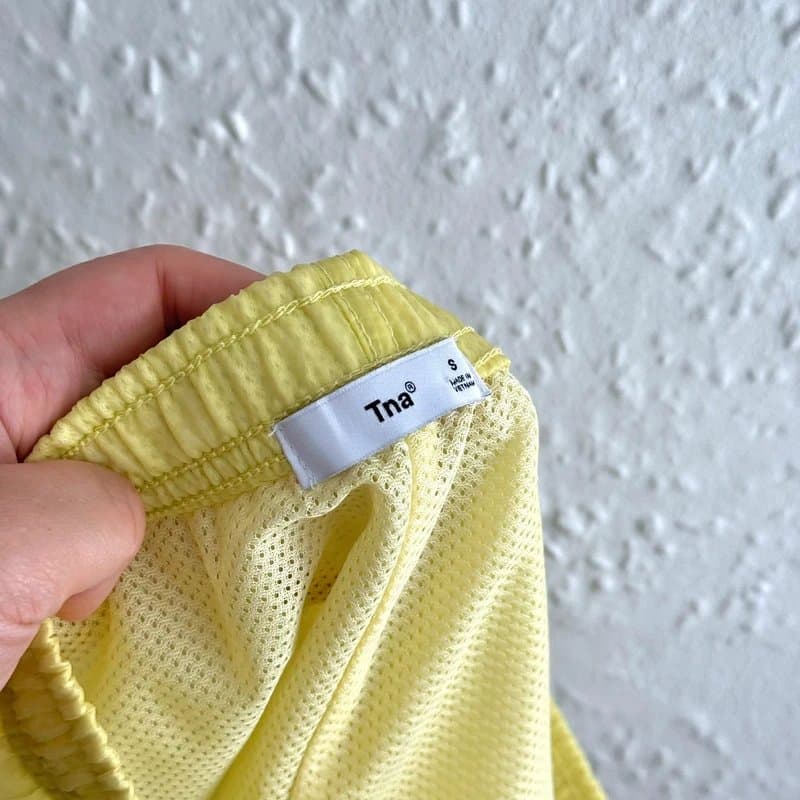 TNA New Women’s Aritzia Tna Yellow Water Repellent Lined Shorts - Size S