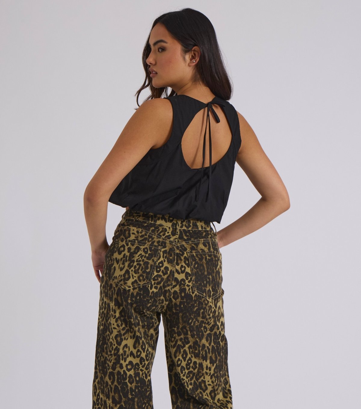 Urban Bliss Women's Black Open Back Bubble Hem Top Urban Bliss New Look - 4