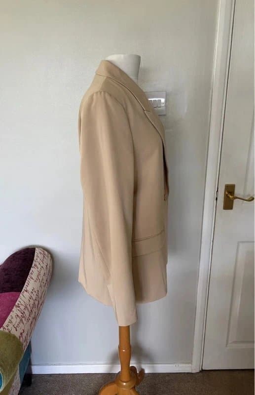 H&M H&M oversized beige jacket blazer size M fits a 12