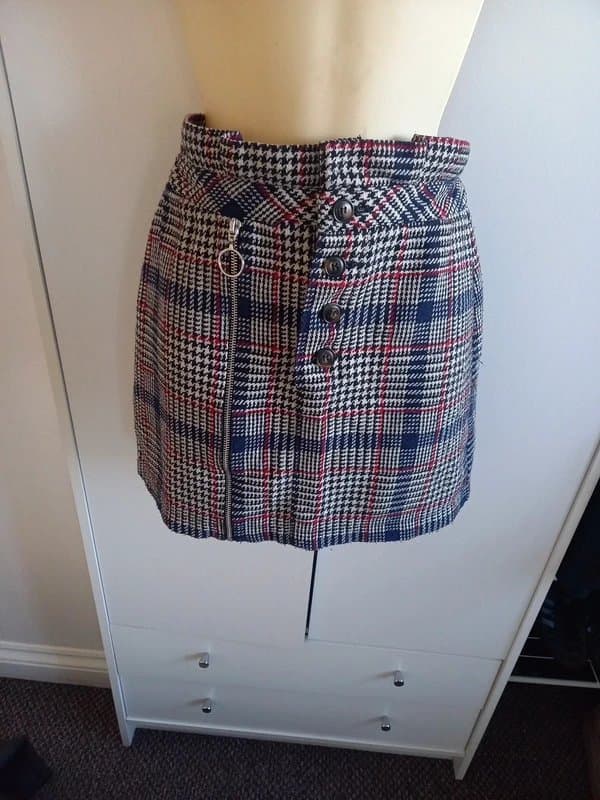 Topshop Just dropped! 'Topshop' navy/red houndstooth mini skirt
