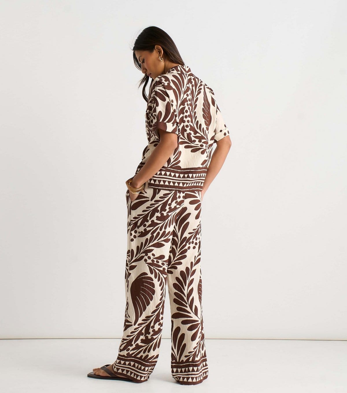 Gini London Women's Brown Border Print Shirt Gini London New Look - 4