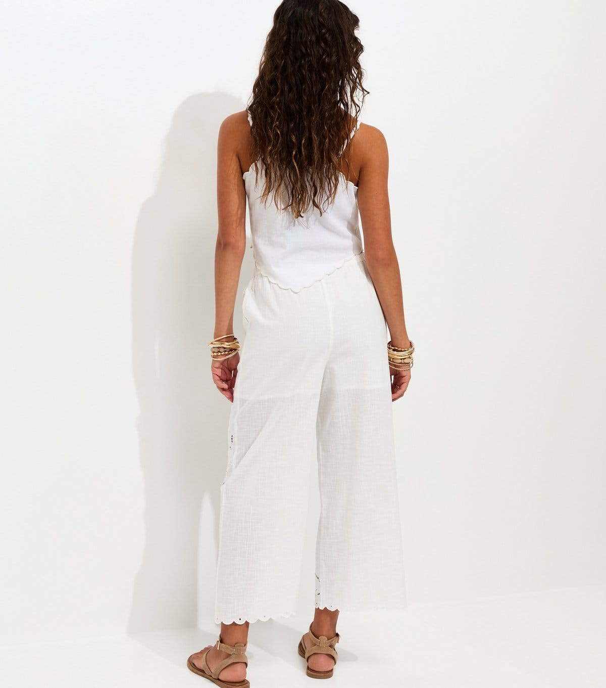 New Look Women's White Cotton Broderie Embroidered Cropped Trousers New Look - 4