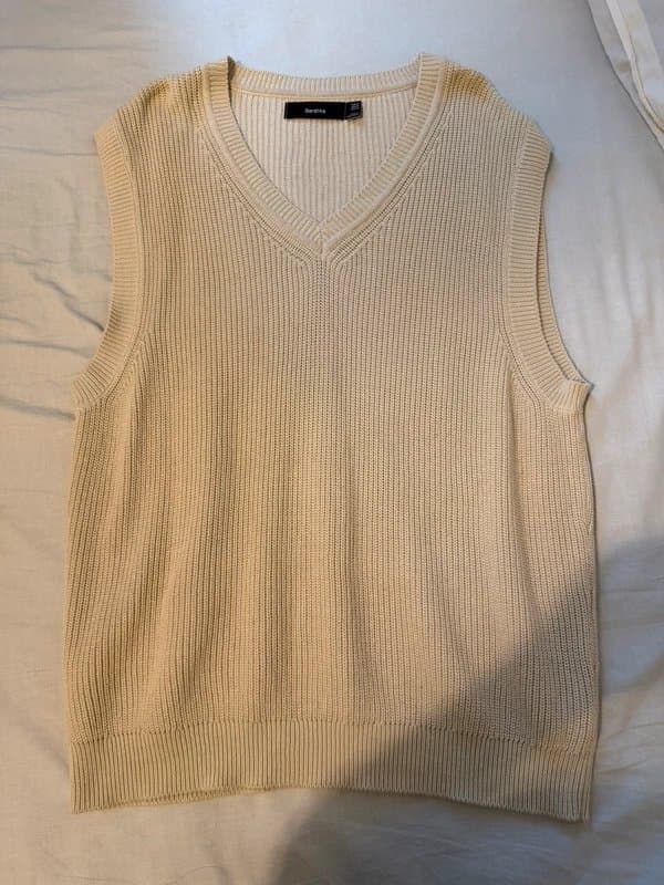 Bershka Bershka Beige Ribbed Knit V-Neck Sweater Vest