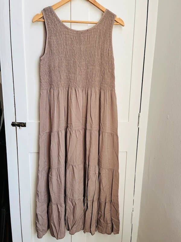 Made In Italy Sleeveless ruched to top dress. 12-16